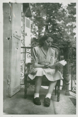 Situations de famille des fusillés, tués au combat et déportés non rentrés au 15 février 1946 (1946). Distribution de vêtements, chaussures, denrées alimentaires et colis aux enfants de déportés à l'occasion des fêtes de Noël (1945-1948).