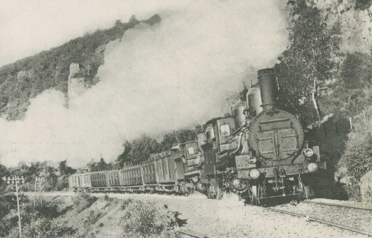 Corrèze, chemin de fer : "6 Réseau d'Orléans - L'express Bordeaux-Clermont vers 1900 remorqué par 2 machines de montagne, série 1800, section d'Eygurande à Clermont-Ferrand.".