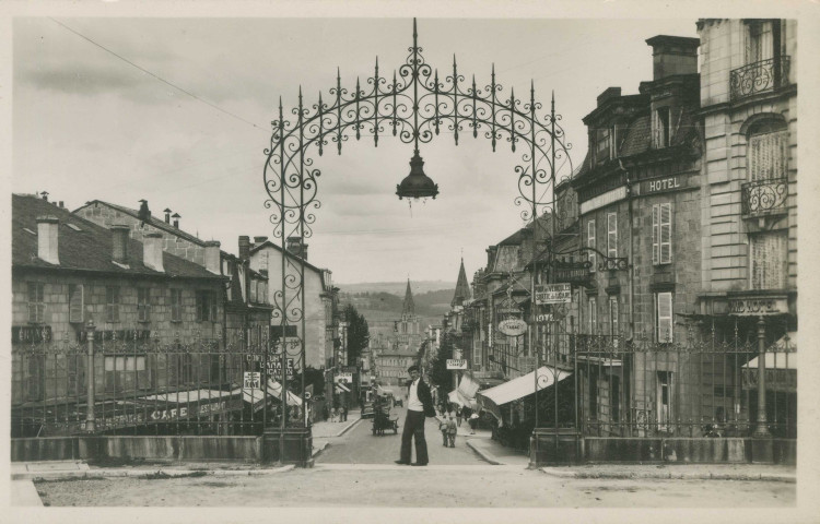 Brive-la-Gaillarde : "56 Brive - Avenue Jean-Jaurès".