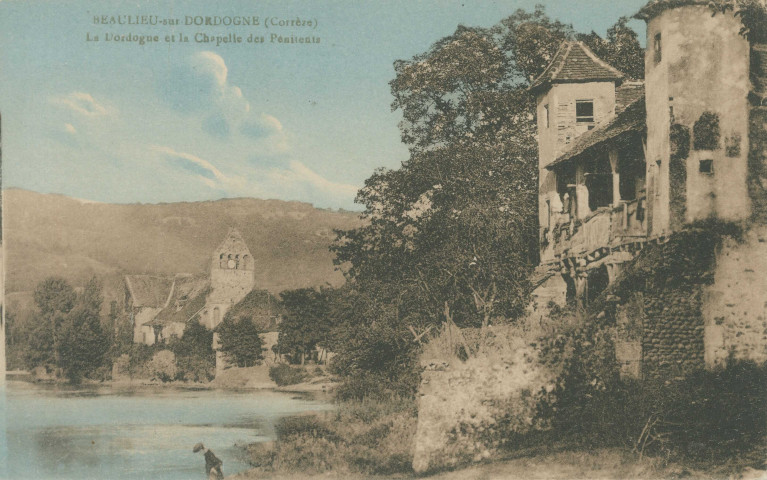 Beaulieu-sur-Dordogne : "Beaulieu-sur-Dordogne (Corrèze) - La Dordogne et la chapelle des Pénitents".
