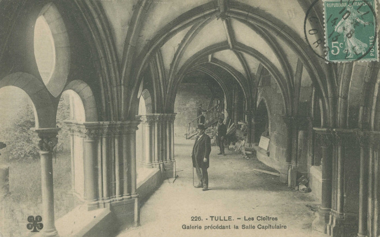 Tulle : "226. - Tulle. - Les cloîtres - Galerie précédant la salle capitulaire".
