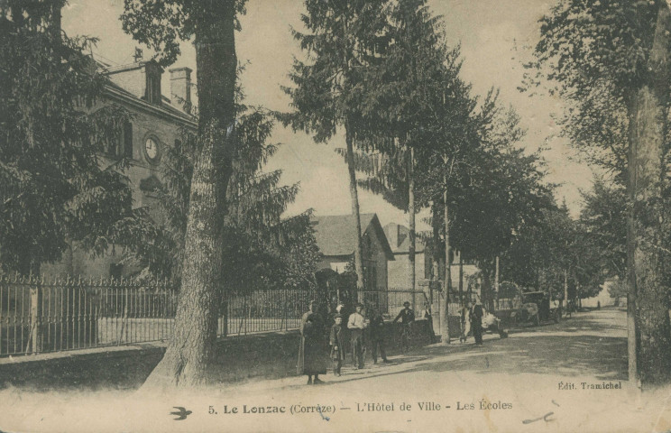 Le Lonzac : "5. Le Lonzac (Corrèze) - L'hôtel de ville - Les écoles".