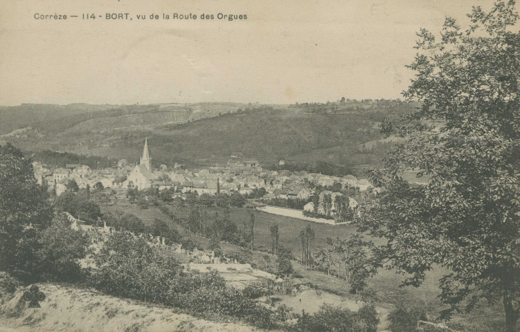 Bort-les-Orgues : "Corrèze - 114 - Bort, vu de la route des Orgues".