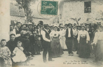 Folklore : "19 - La fête au village - En place pour la bourrée".