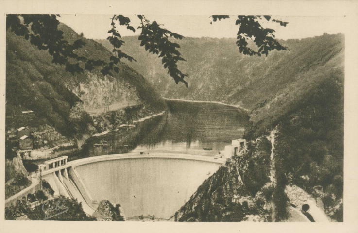 Liginiac : "Le barrage de Marèges (Corrèze) - Vue prise de l'aval".