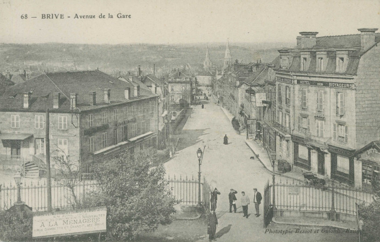 Brive-la-Gaillarde : "68 - Brive - Avenue de la gare". Publicité "En avril 1908 ouverture des grands magasins de nouveautés - A la Ménagère".