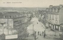 Brive-la-Gaillarde : "68 - Brive - Avenue de la gare". Publicité "En avril 1908 ouverture des grands magasins de nouveautés - A la Ménagère".