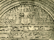 Le tympan du portail de l'église.