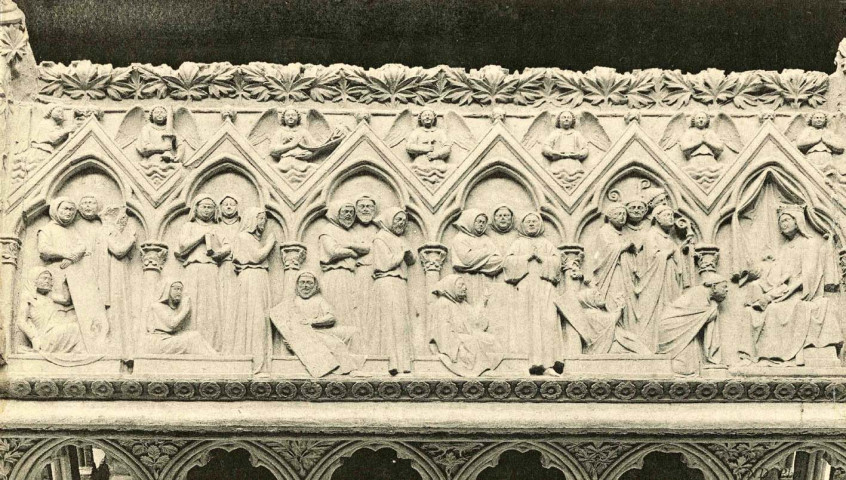 Détail du tombeau en pierre de Saint-Etienne d'Aubazine.