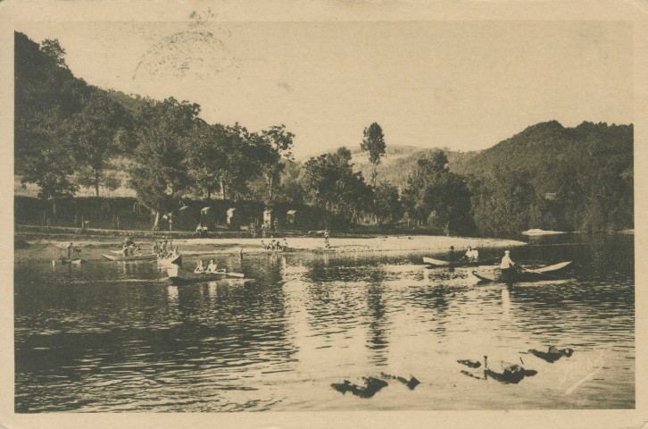 Argentat : "Gorges de la Dordogne - 52. Argentat (Corrèze) - Le Longour - plage du Sablier - tourisme nautique, canotage, baignade, restaurant avec tonnelle, court de tennis".