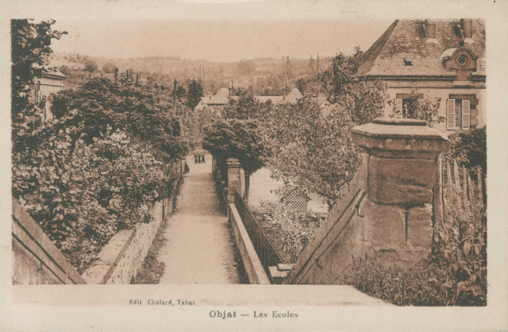 Objat : "Objat - Les écoles".