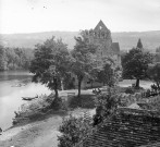 La Chapelle et les femmes lavant leur linge à la Dordogne.