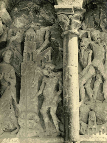 Détail du tympan du portail de l'église : la Tentation du Christ.