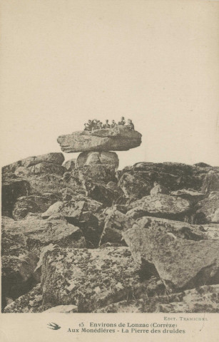 Affieux : "15 - Environs de Lonzac (Corrèze) - Aux Monédières - La pierre des druides".