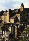 "La Corrèze Touristique. Uzerche. La perle du Limousin. Le clocher de l'église Saint-Pierre. Devant, le château Pontier".
