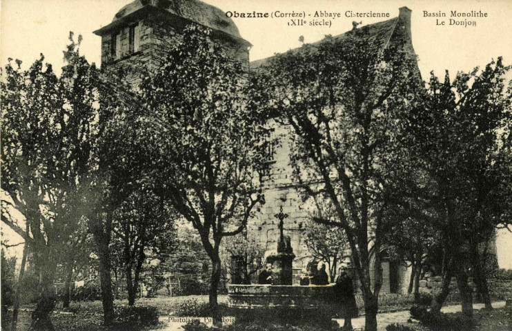 "Obazine (Corrèze) - Abbaye Cistercienne. Bassin Monolithe. Le Donjon".