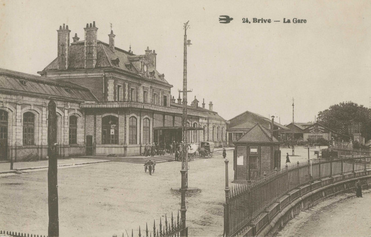 Brive-la-Gaillarde : "24. Brive - La gare". Bâtiment d'accueil des soldats de la guerre de 1914-1918 : "Bienvenue aux poilus - Dortoir - Salle de repos pour les militaires de passage".