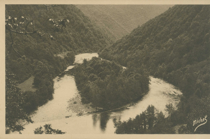 Corrèze, vallée de la Dordogne : "La Corrèze touristique - Les gorges de la Dordogne - 12 vues choisies - héliogravure de luxe "Michel" - La Dordogne au Collet, vu de la route de Laval à Spontour".