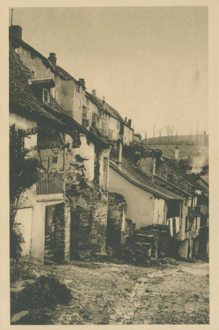 Uzerche : "105. - Uzerche (Corrèze) - Vieux chemin de la Teulade-sous-Ste-Eulalie".