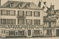 Beaulieu-sur-Dordogne : "5363. - Beaulieu-sur-Dordogne - Le Grand bazar, fondé en 1895". Quincaillerie-droguerie A. Peyrat (qui édita des cartes postales de Beaulieu) et droguerie-photo (où se trouvait le photographe Paucot).