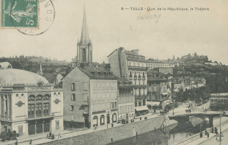 Tulle : "8 -Tulle - Quai de la République, le théâtre". Affiche apposée sur le théâtre pour la représentation de la pièce d'Henri Lavedan, Le Marquis de Priola (créée en 1902).