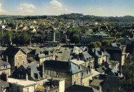 Vue partielle sur les places du 14 juillet et Aristide-Briand.