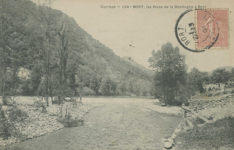 Bort-les-Orgues : "Corrèze - 124 - Bort, les rives de la Dordogne à Bort".
