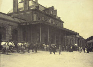 Gare : façade (avant les travaux de construction d'une verrière et du portail en fer forgé en 1911).