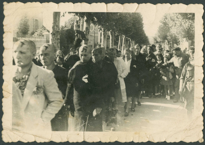 Femmes suspectées de collaboration exposées à la vindicte publique, Moulins.