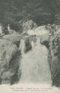 Gimel : "Parc Vuillier - Gimel (Corrèze) - Les cascatelles - Premier grand prix du Touring-club de France". Il semble qu'une femme, habillée de noir, s'apprête à jeter une gerbe de fleurs dans la cascade.