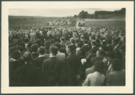 Érection d'une stèle dédiée à la Résistance en forêt.