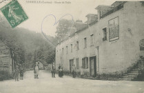 Naves : "Vimbelle (Corrèze) - Route de Tulle". Les personnages qui animent cette rue sont identifiés au dos de la carte.
