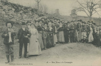 Folklore : "18 - Une noce à la campagne". La noce a été identifiée au lieu-dit La Besse (commune de Mauriac-Cantal), le violonneux est Jean Dauvisis de Neuvic.