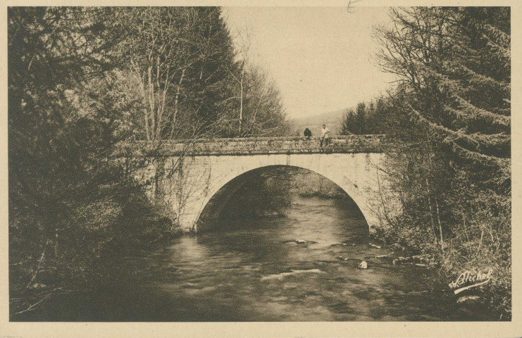 Sarran : "La Corrèze touristique - 10. Sarran - Le pont de Rouffiat".