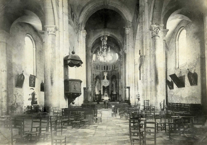 Abbatiale, vue intérieure.