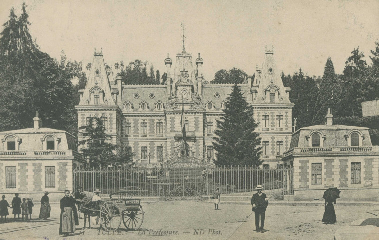 Tulle : "11 Tulle. - La préfecture.".