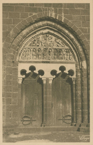 Collonges-la-Rouge : "Collonges-la-Ville-Rouge (Corrèze) - Tympan et portail de l'église".