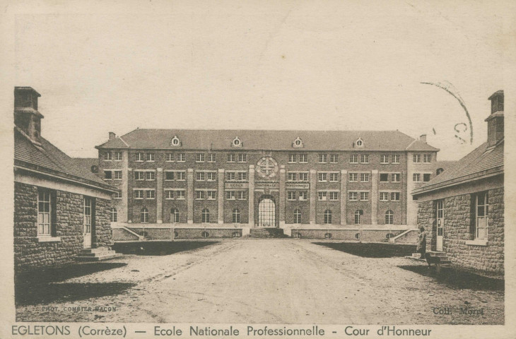 Egletons : "Egletons (Corrèze) - Ecole nationale professionnelle - Cour d'honneur".
