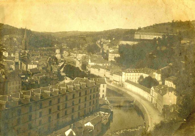 La caserne d'infanterie longeant la Corrèze.