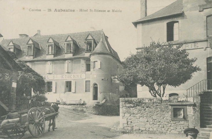 Aubazine : "Corrèze - 29 - Aubazine - Hôtel St-Etienne et mairie".