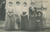 Folklore : "6. Jeunes corréziennes se rendant à la Frairie". Il s'agit de la fête de Beaulieu-sur-Dordogne (saint Prime et saint Félicien).