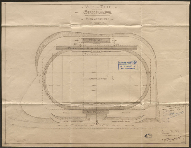 Stade municipal : construction, 1921-1934. Bâtiment à usage de halle aux grains, gymnase et remise du matériel incendie, 1894-1904.