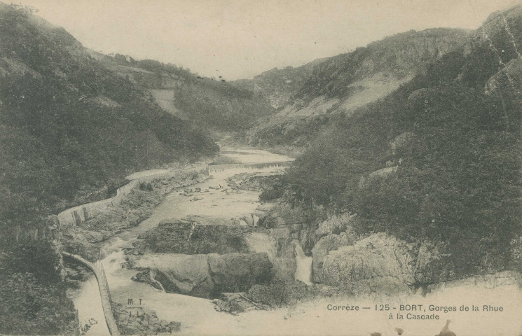 Bort-les-Orgues : "Corrèze - 125 - Bort, gorges de la Rhue à la Cascade".