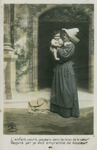 Série "La petite soeur des pauvres" : "L'enfant sourit, soudain dans les bras de la soeur, Rassuré par sa voix empreinte de douceur.".