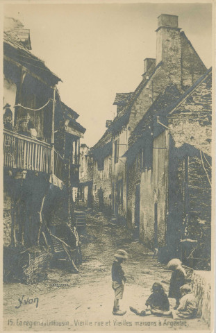 Argentat : "15 - La région du Limousin - Vieille rue et vieilles maisons à Argentat".