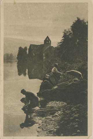 Beaulieu-sur-Dordogne : "La douce France - La région du Limousin - La chapelle des pénitents sur la Dordogne à Beaulieu".