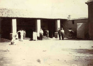 Station de remonte, cour et écurie.