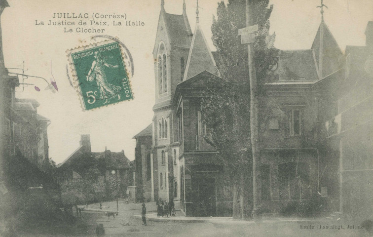 Juillac : "Juillac (Corrèze) - La justice de paix . La halle. Le clocher". Sur la place est planté un mai en l'honneur de M. Doussaud, élu député en 1910 et 1919, sénateur en 1911.
