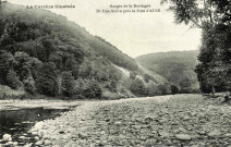 "La Corrèze Illustrée. Gorges de la Dordogne. 26. Une grève près le pont d'Auze".
