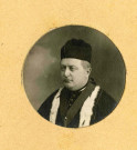 Portrait en médaillon d'Ernest Peyroux, chanoine de l'église saint Jean-Baptiste de Tulle.